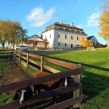 Resort Lisensky Dvur Sněžné Eksteriør billede