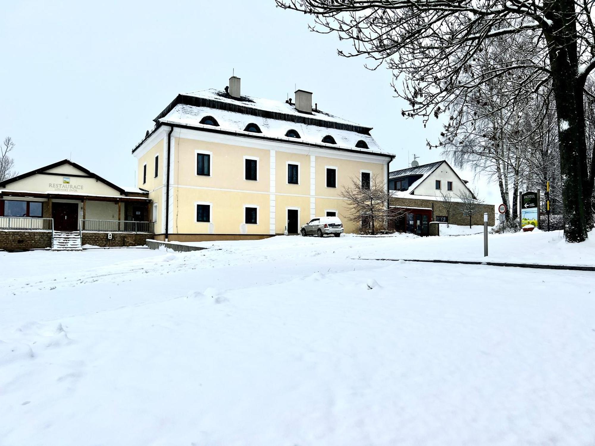 Resort Lisensky Dvur Sněžné Eksteriør billede