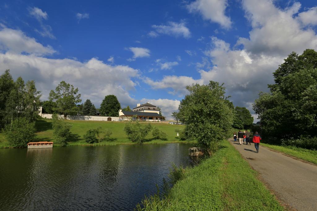 Resort Lisensky Dvur Sněžné Eksteriør billede